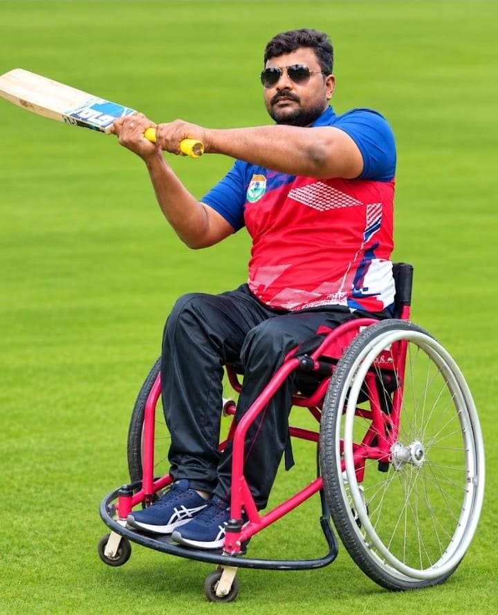 Abraham playing a shot in a sports wheelchair